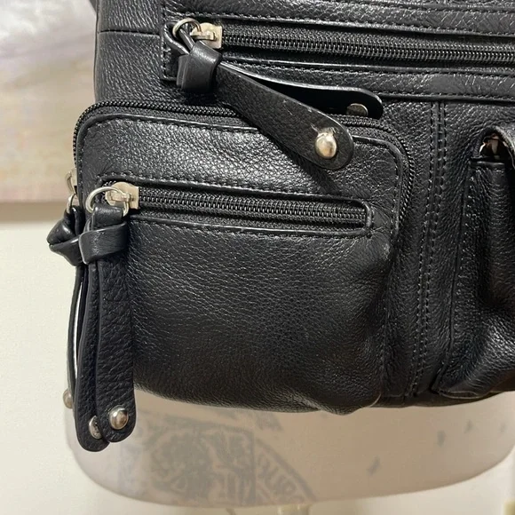 PELLE STUDIO Pebble Leather Backpack Sling Bag, Black, Leopard fabric interior - Picture 4 of 15